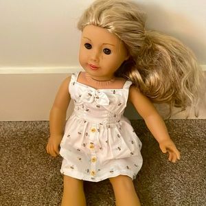 American Girl doll good condition comes with 2 outfits and 2 pairs of shoes